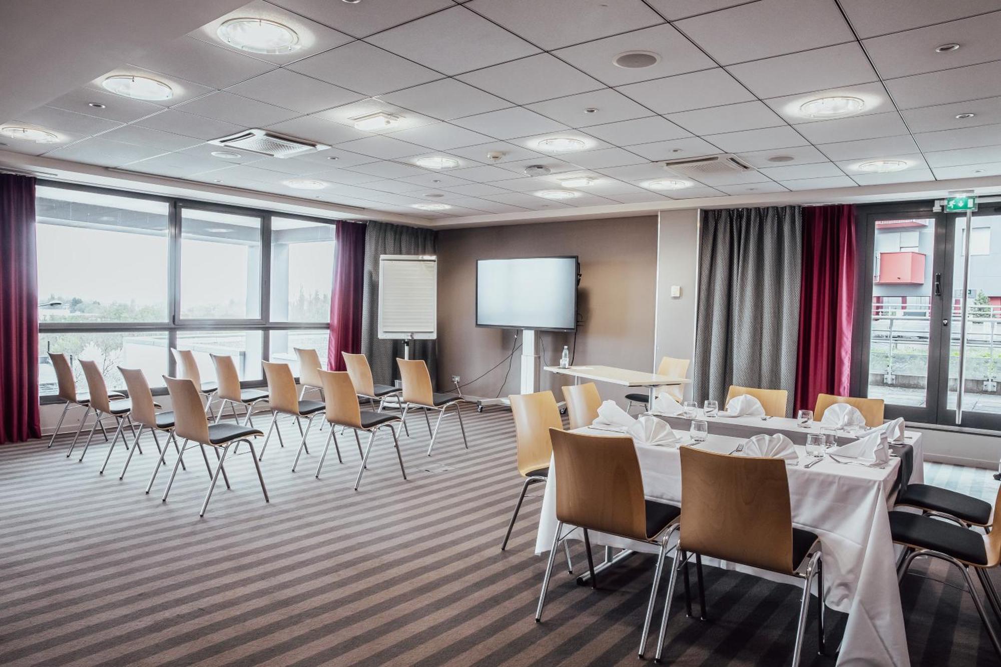 Holiday Inn Mulhouse By Ihg Экстерьер фото